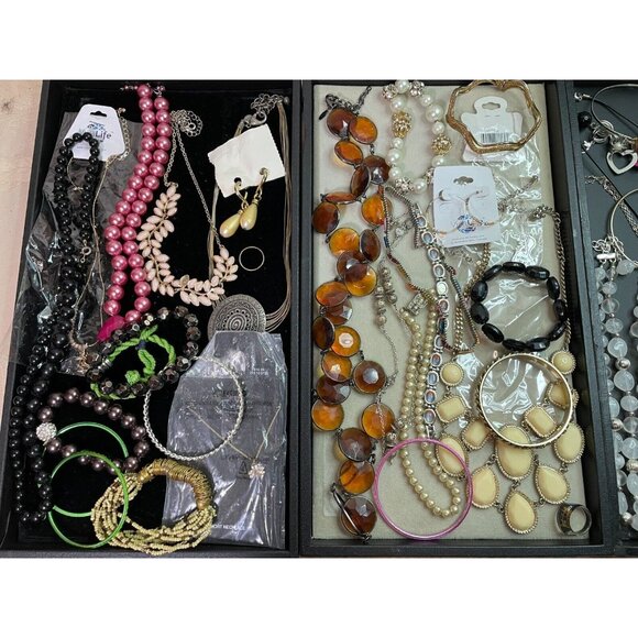 2+ Pounds 45+ Pcs All Wearable Vintage To Modern Jewelry Lot-Joan Rivers Include - Picture 2 of 16